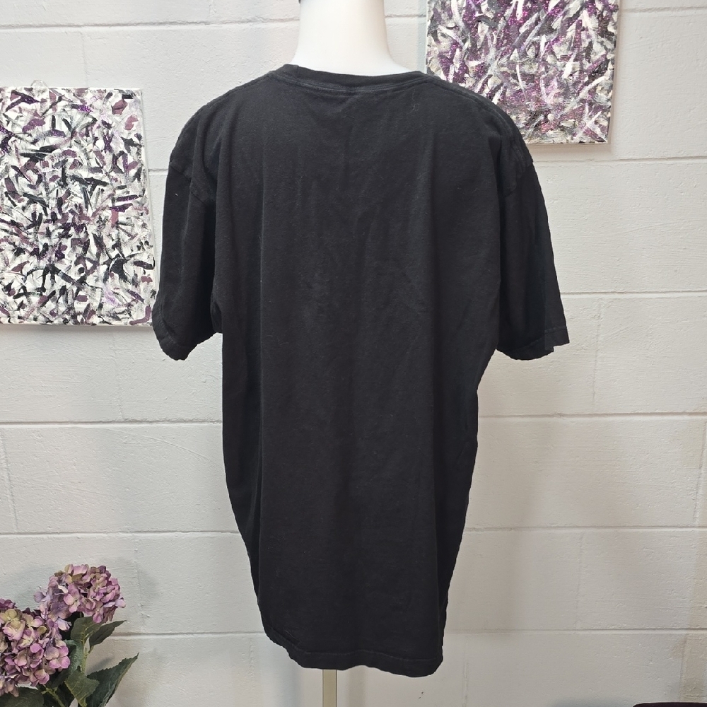 Sublime Black Tee with Vibrant Skull Design - Picture 5 of 12